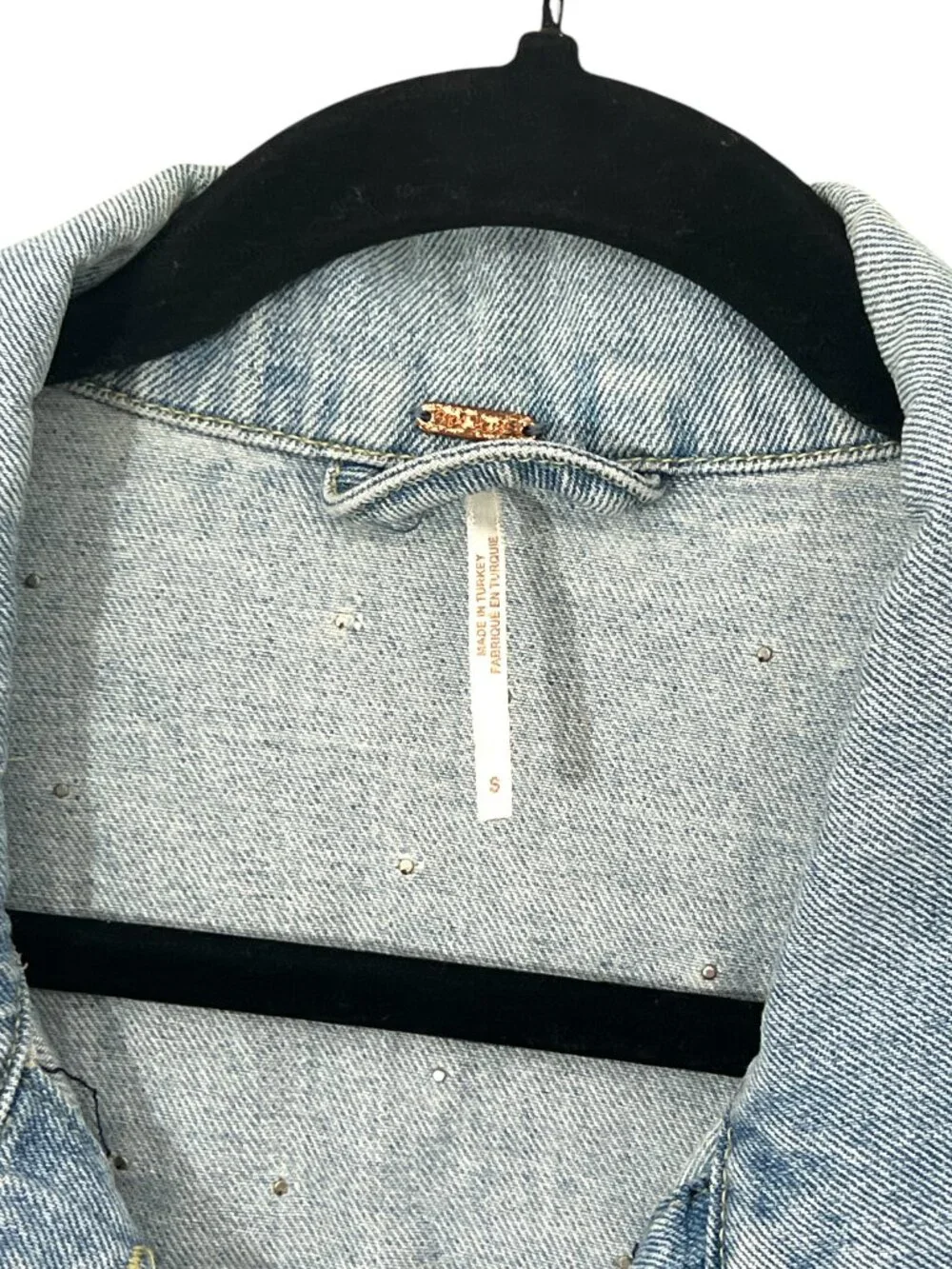 Free People Sunday Funday Pearl Distressed Denim Trucker Jacket Small Pre-Loved - Picture 4 of 7